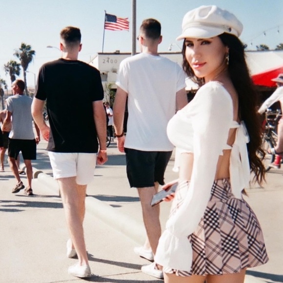 Meet your Posher, Malika - Picture 4 of 4